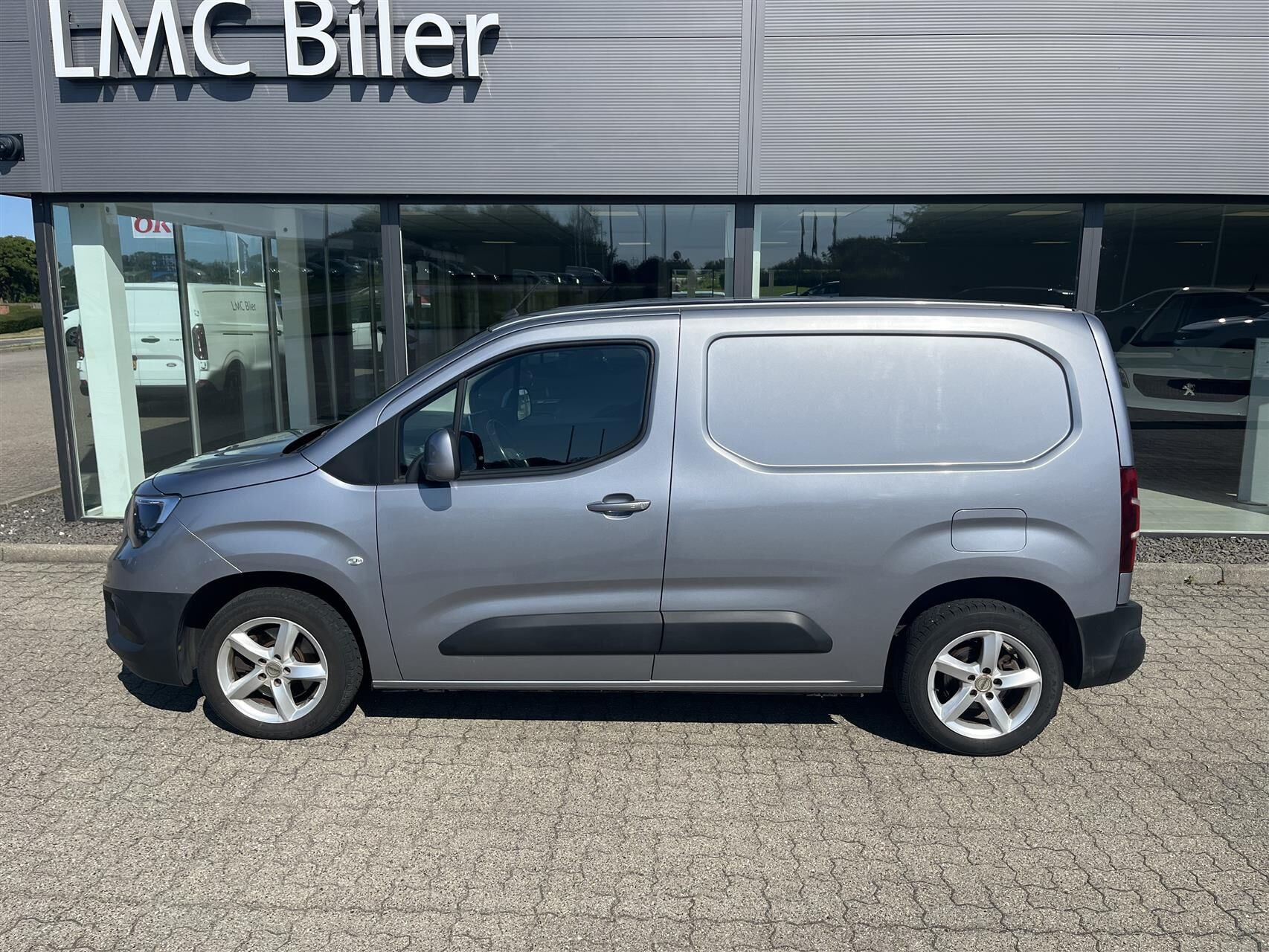 Grå Opel Combo fra 2019