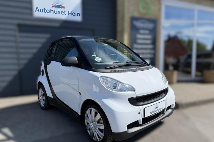 Hvid Smart ForTwo Coupé fra 2008 set udefra