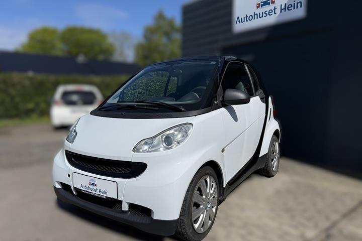 Hvid Smart ForTwo Coupé fra 2008 set udefra