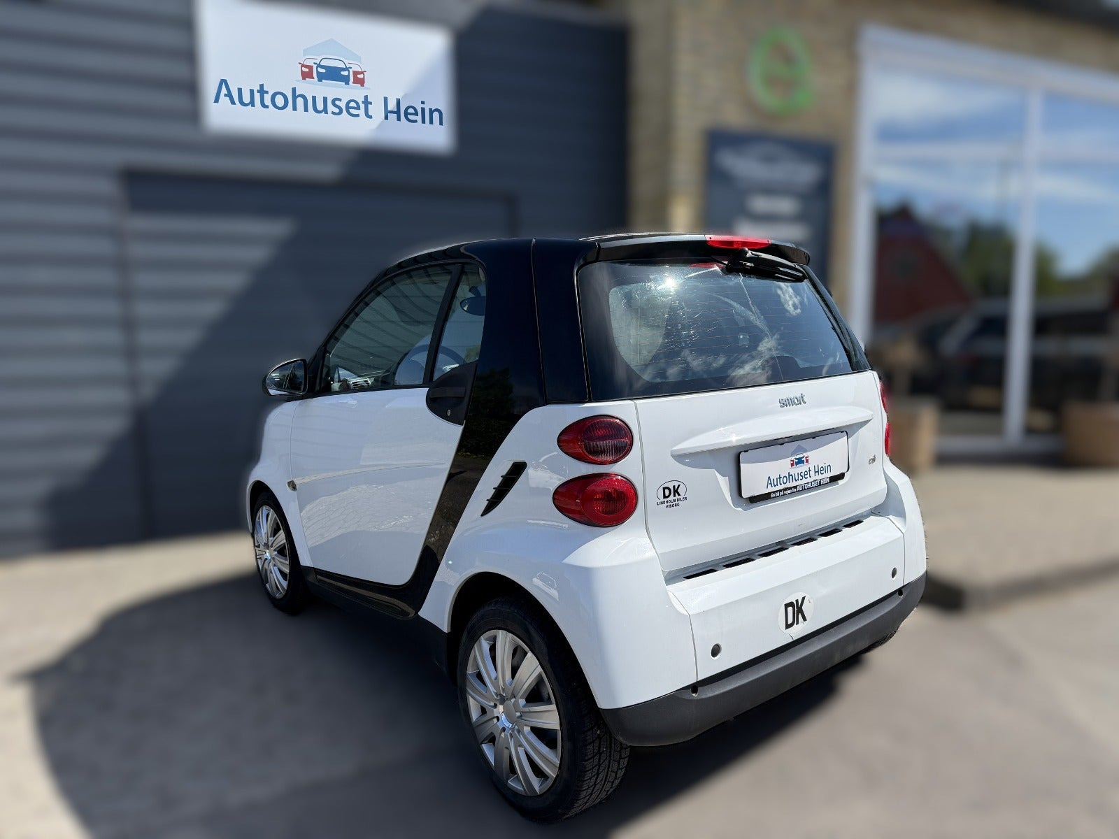 Hvid Smart ForTwo Coupé fra 2008 set udefra