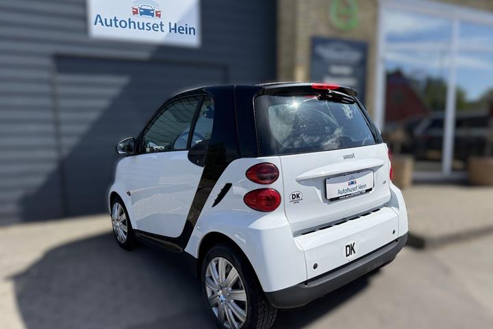 Hvid Smart ForTwo Coupé fra 2008 set udefra