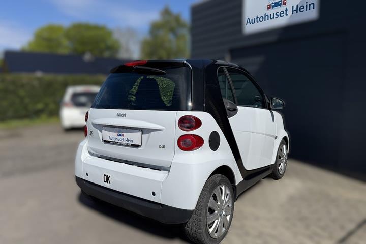 Hvid Smart ForTwo Coupé fra 2008 set udefra