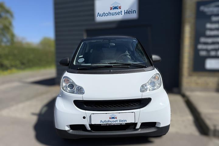 Hvid Smart ForTwo Coupé fra 2008 set udefra