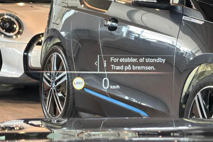 Grå BMW i5 fra 2024