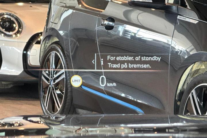 Grå BMW i5 fra 2024