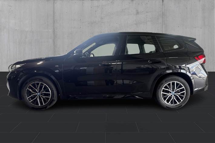 Sort BMW iX1 fra 2025