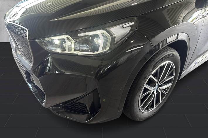 Sort BMW iX1 fra 2025