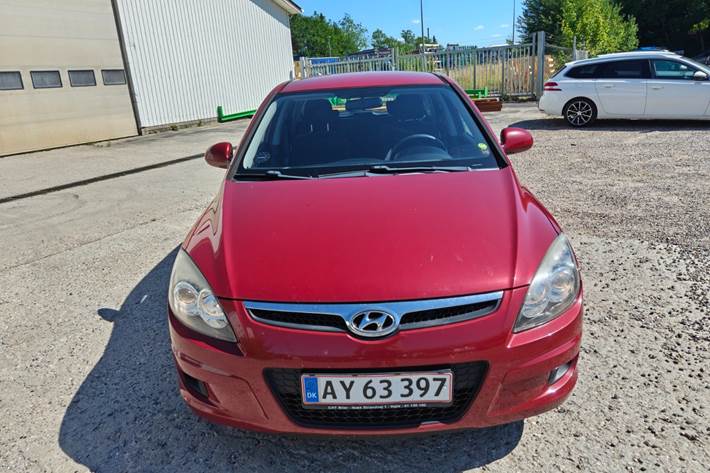 Gul Hyundai i30 fra 2010