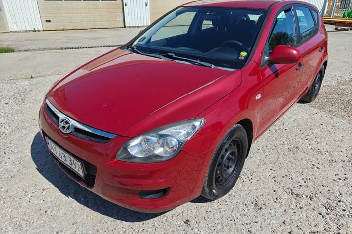 Gul Hyundai i30 fra 2010
