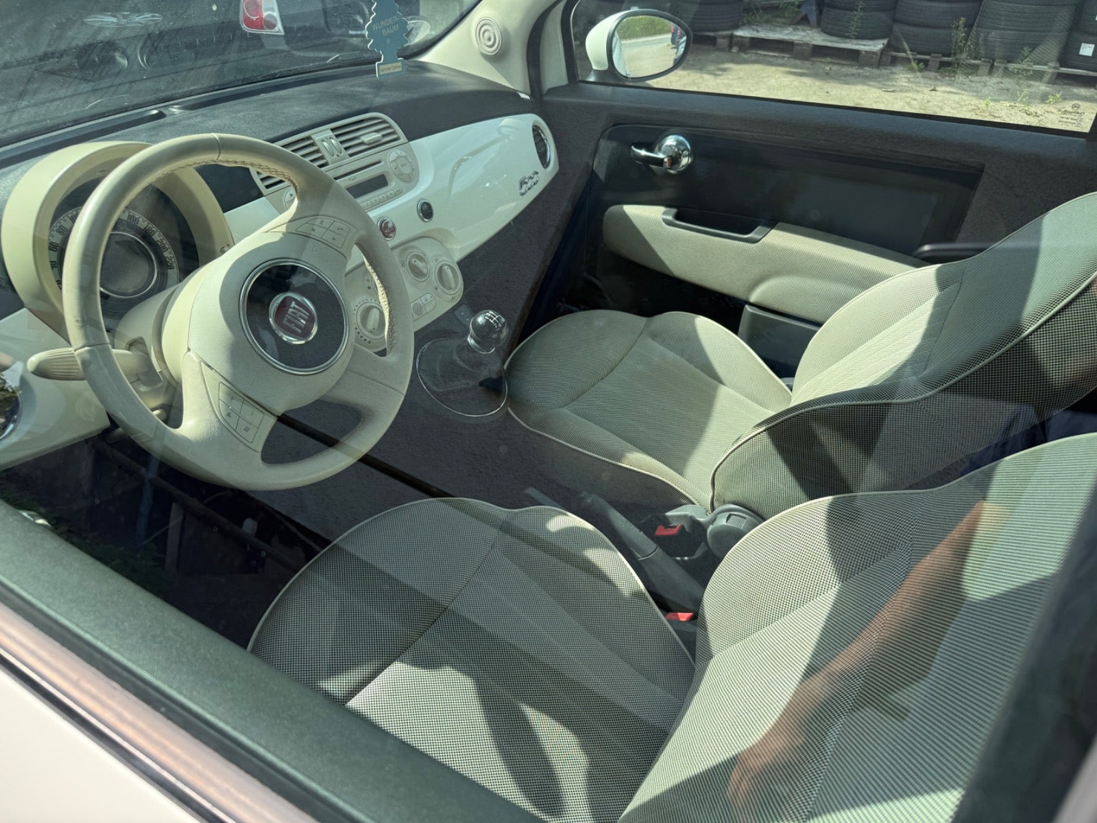 Hvid Fiat 500 fra 2011
