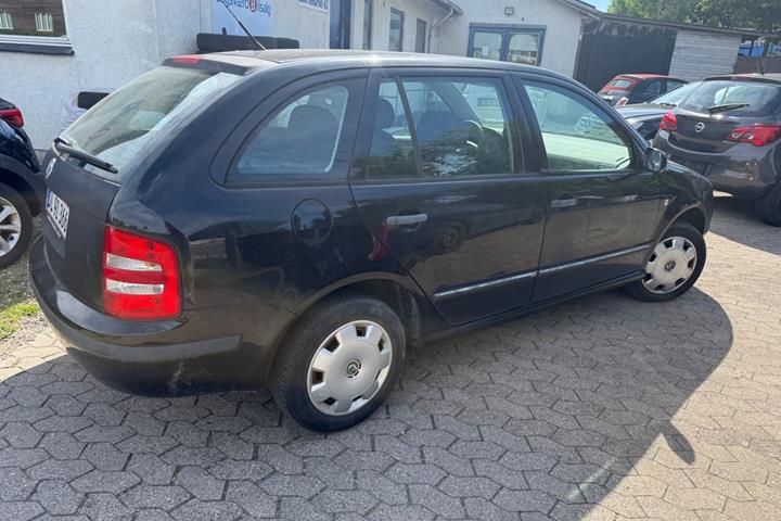 Sort Skoda Fabia fra 2003
