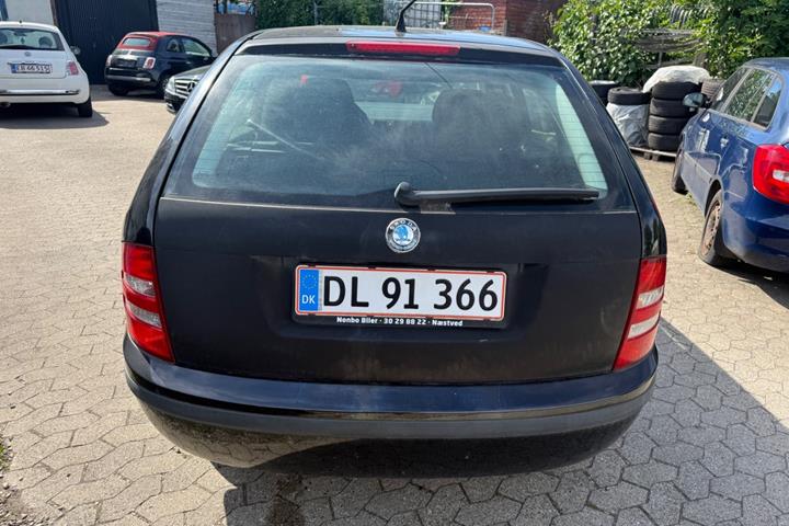 Sort Skoda Fabia fra 2003
