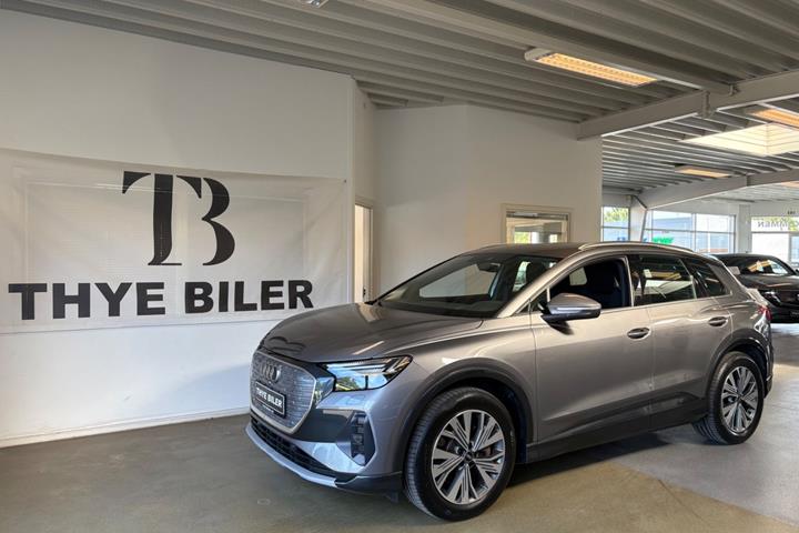 Grå Audi Q4 e-tron fra 2023 set udefra