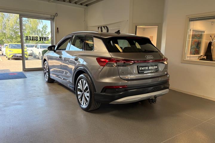 Grå Audi Q4 e-tron fra 2023