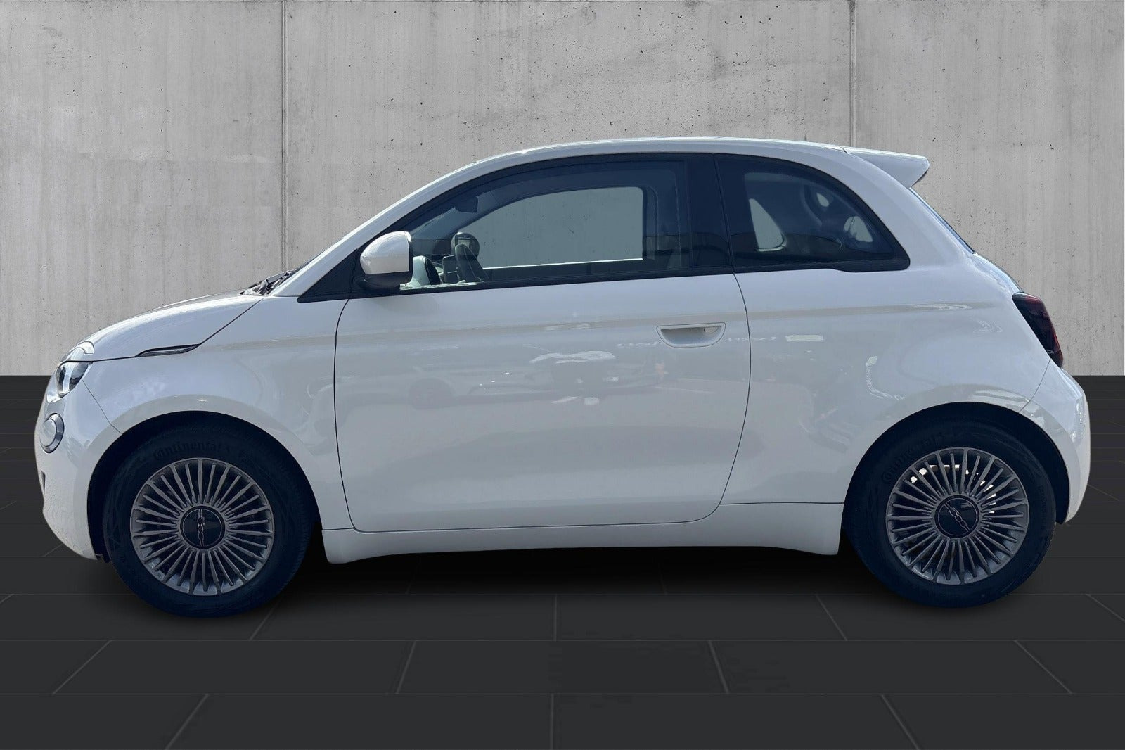 Hvid Fiat 500e fra 2023