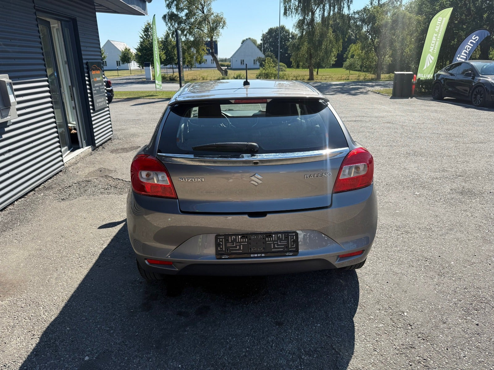 Grå Suzuki Baleno fra 2016