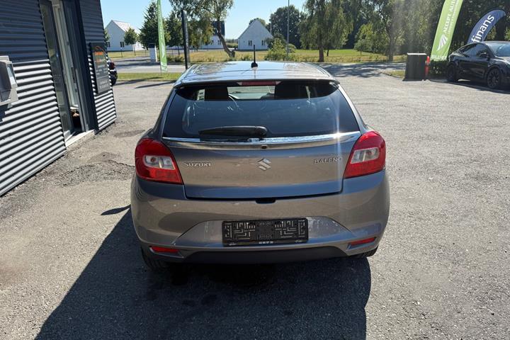 Grå Suzuki Baleno fra 2016
