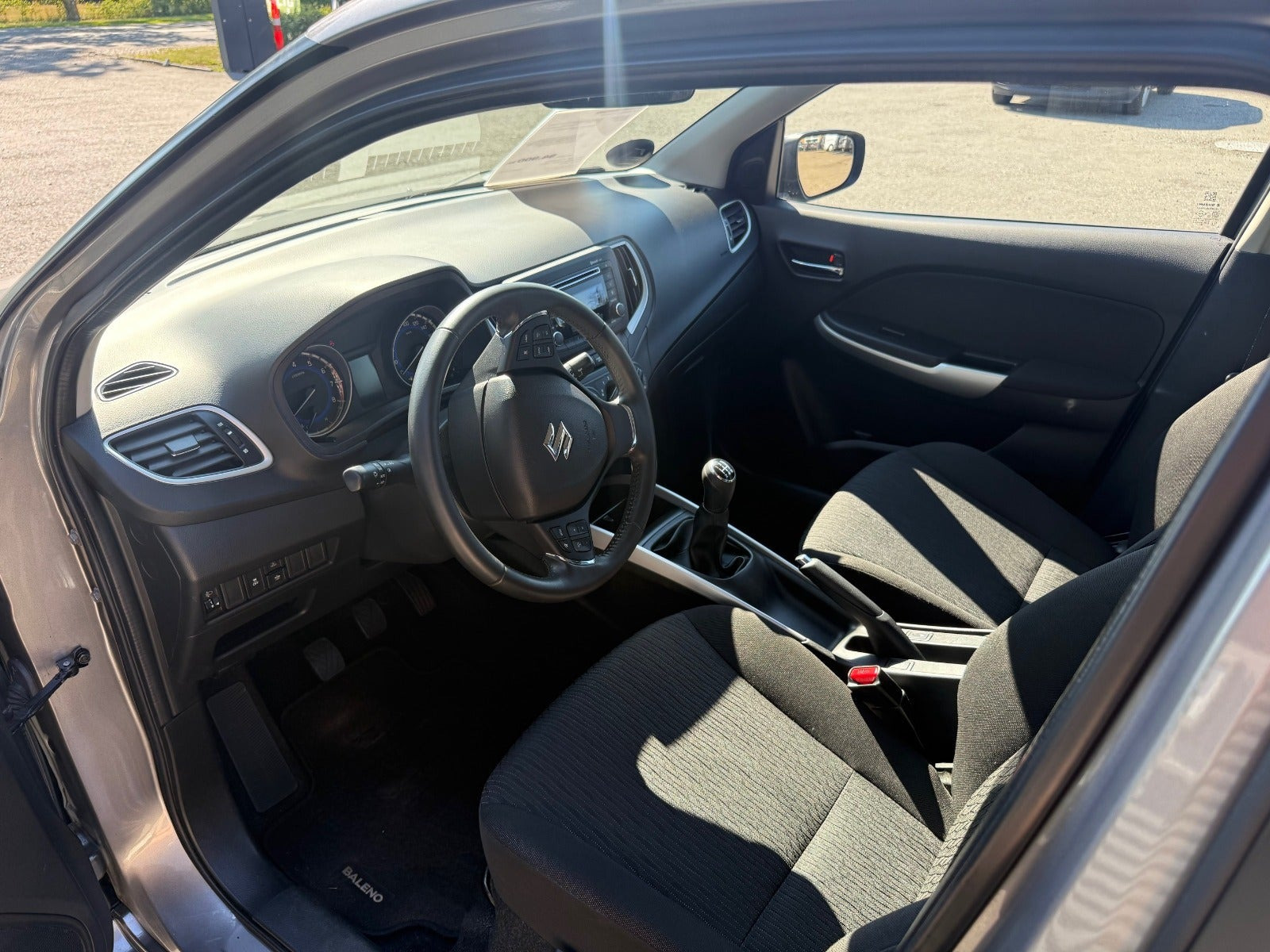 Grå Suzuki Baleno fra 2016