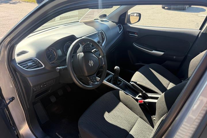 Grå Suzuki Baleno fra 2016