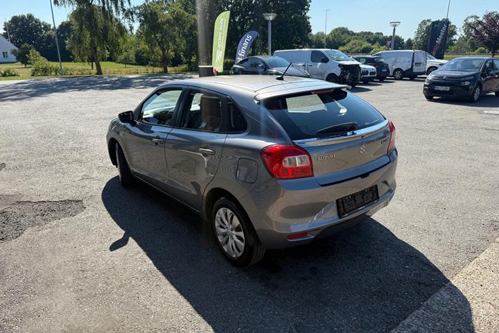 Grå Suzuki Baleno fra 2016