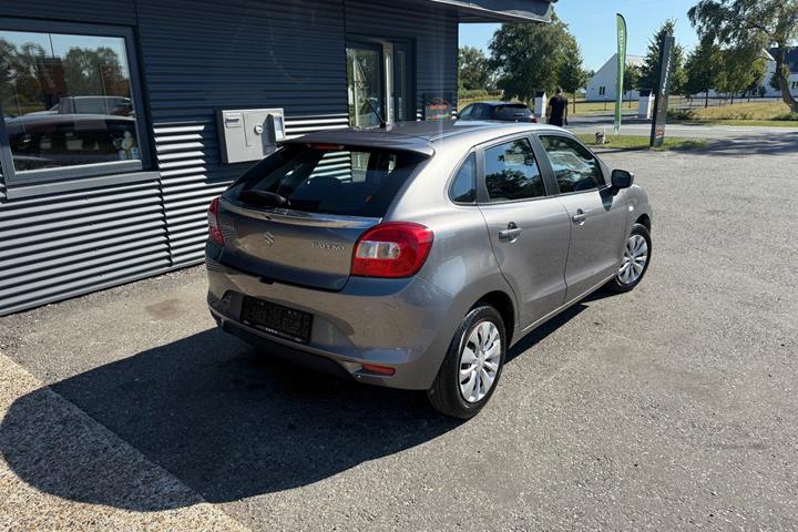 Grå Suzuki Baleno fra 2016