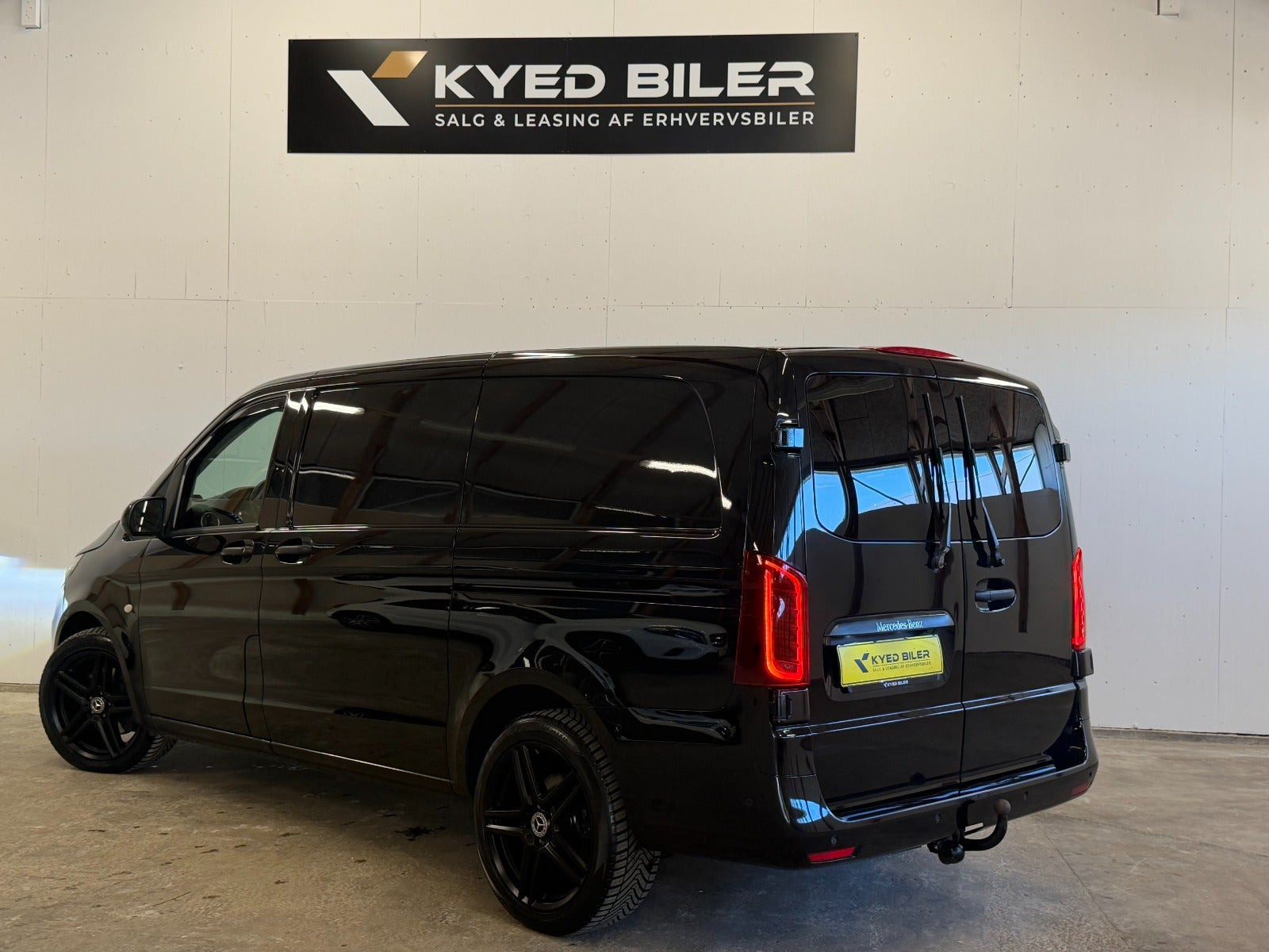 Sort Mercedes Vito 119 fra 2019