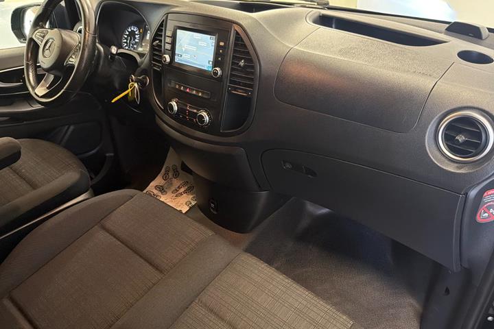 Sort Mercedes Vito 119 fra 2019