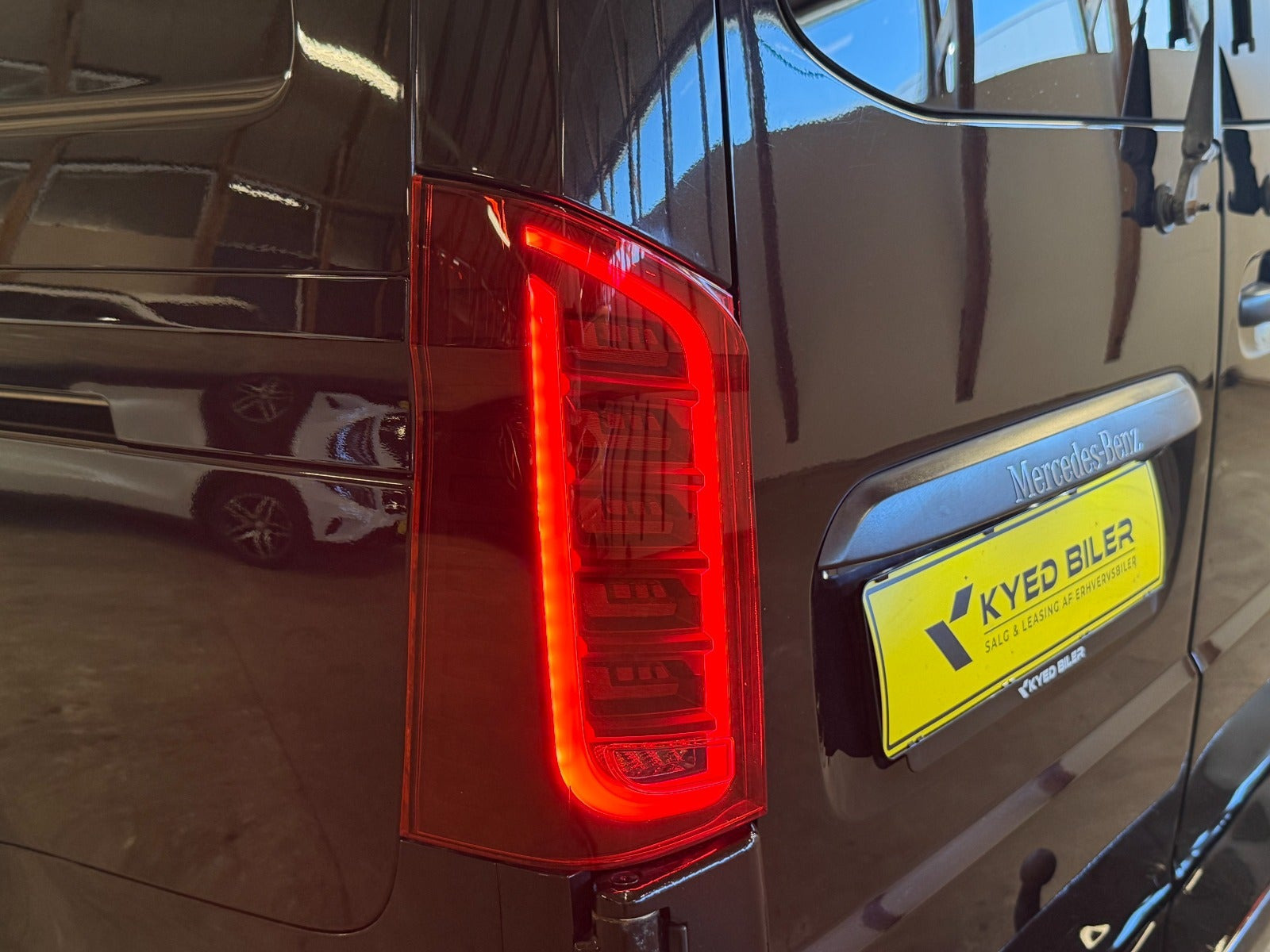 Sort Mercedes Vito 119 fra 2019