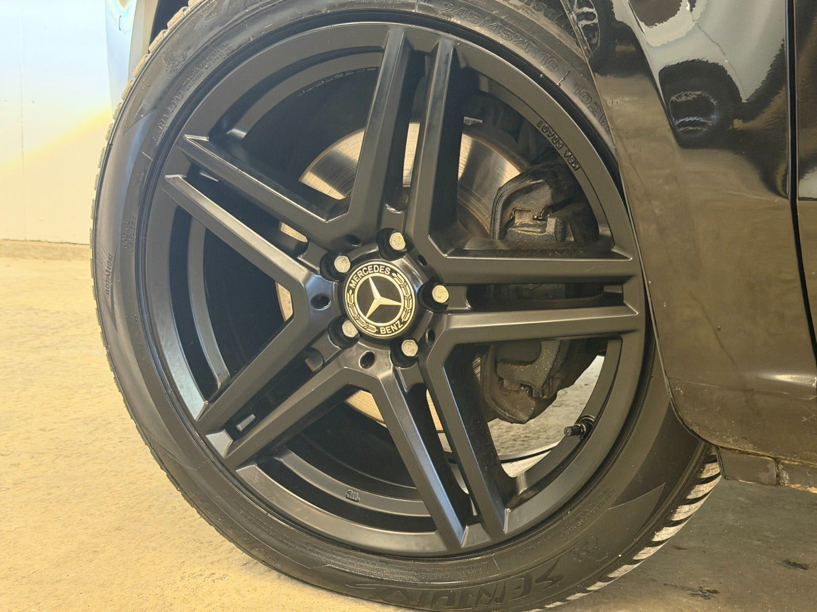 Sort Mercedes Vito 119 fra 2019
