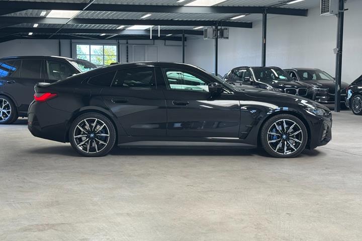 Sort BMW i4 fra 2023