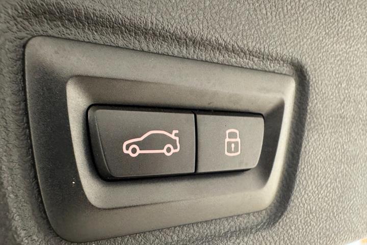 Sort BMW i4 fra 2023