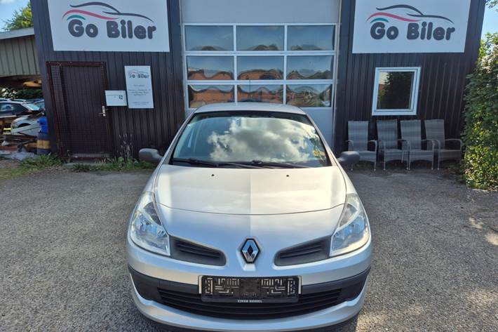 Grøn Renault Clio III fra 2006