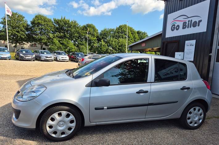 Grøn Renault Clio III fra 2006