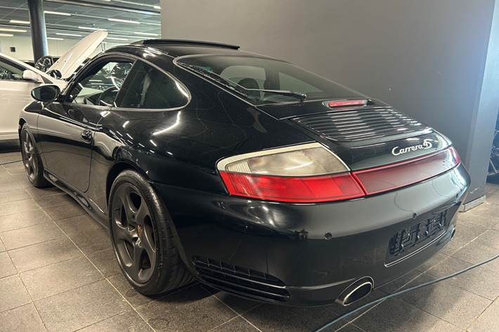 Sort Porsche 911 Carrera 4S fra 2004
