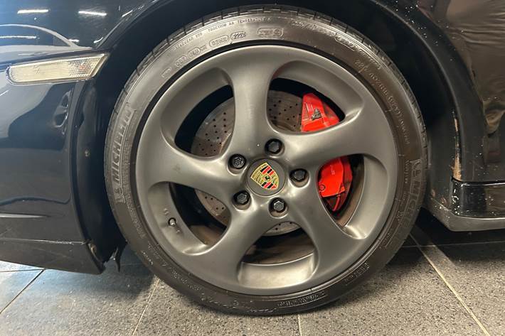 Sort Porsche 911 Carrera 4S fra 2004