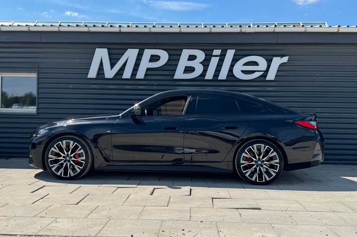 Sort BMW i4 fra 2023