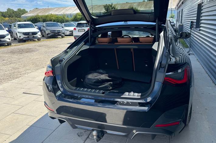 Sort BMW i4 fra 2023