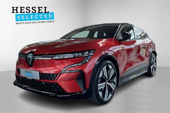 Rød Renault Megane E-Tech fra 2023 set udefra
