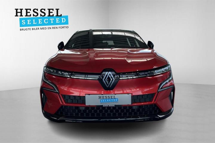Rød Renault Megane E-Tech fra 2023