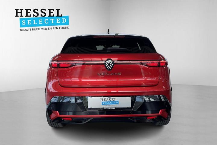 Rød Renault Megane E-Tech fra 2023