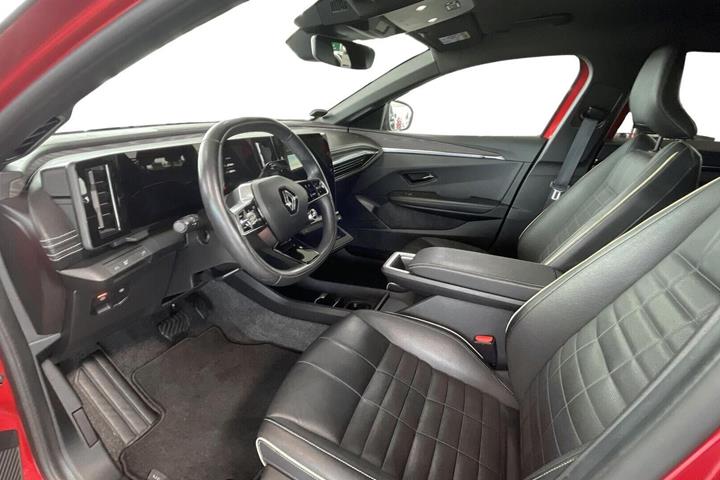Rød Renault Megane E-Tech fra 2023