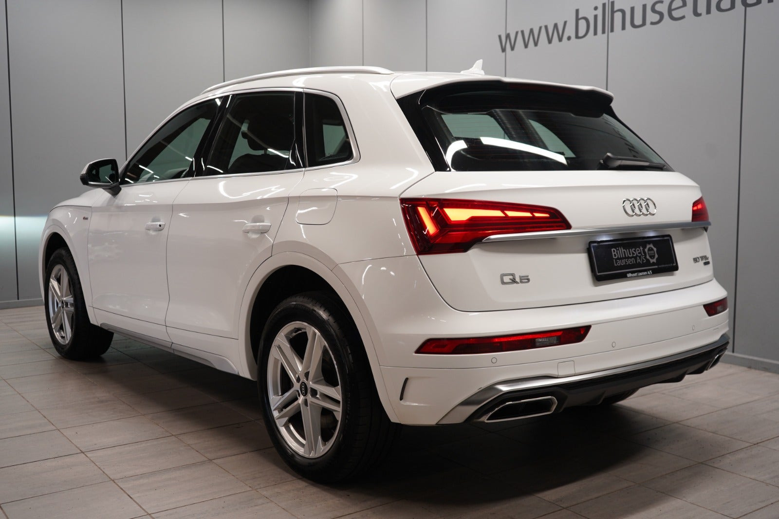 Hvid Audi Q5 fra 2023