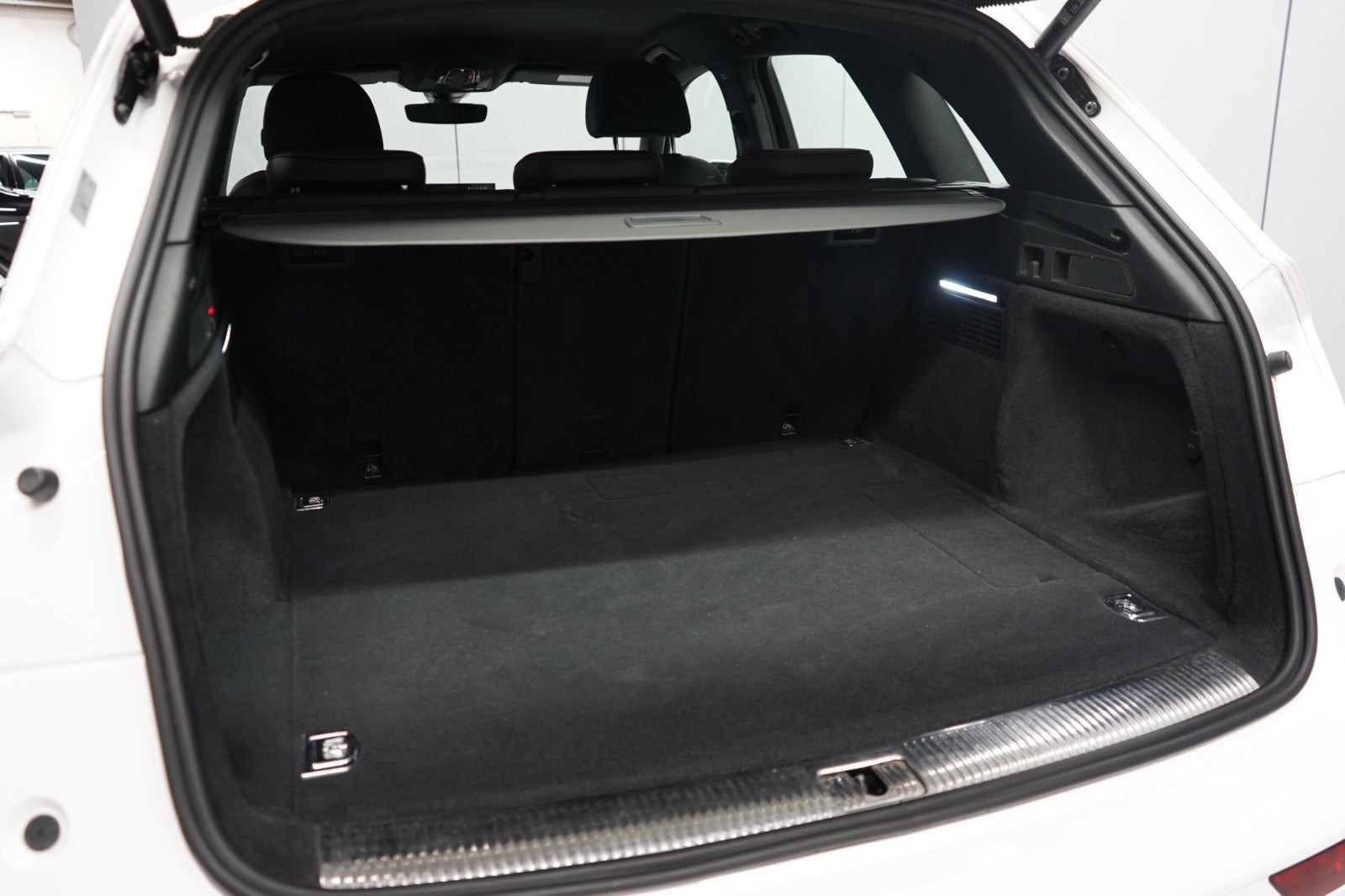 Hvid Audi Q5 fra 2023