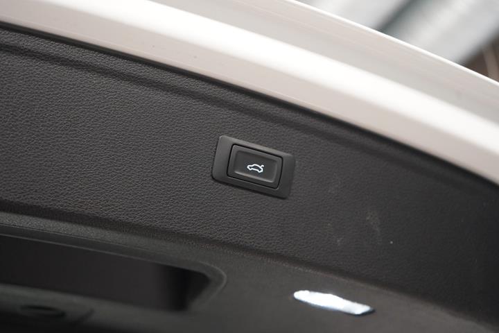 Hvid Audi Q5 fra 2023