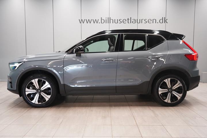 Grå Volvo XC40 fra 2023