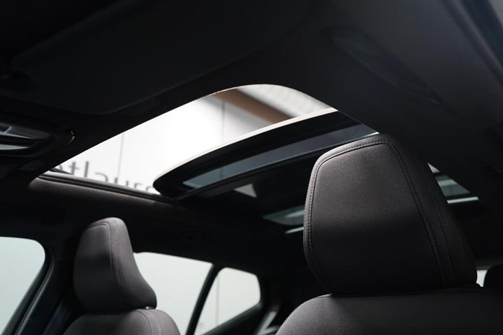 Grå Volvo XC40 fra 2023