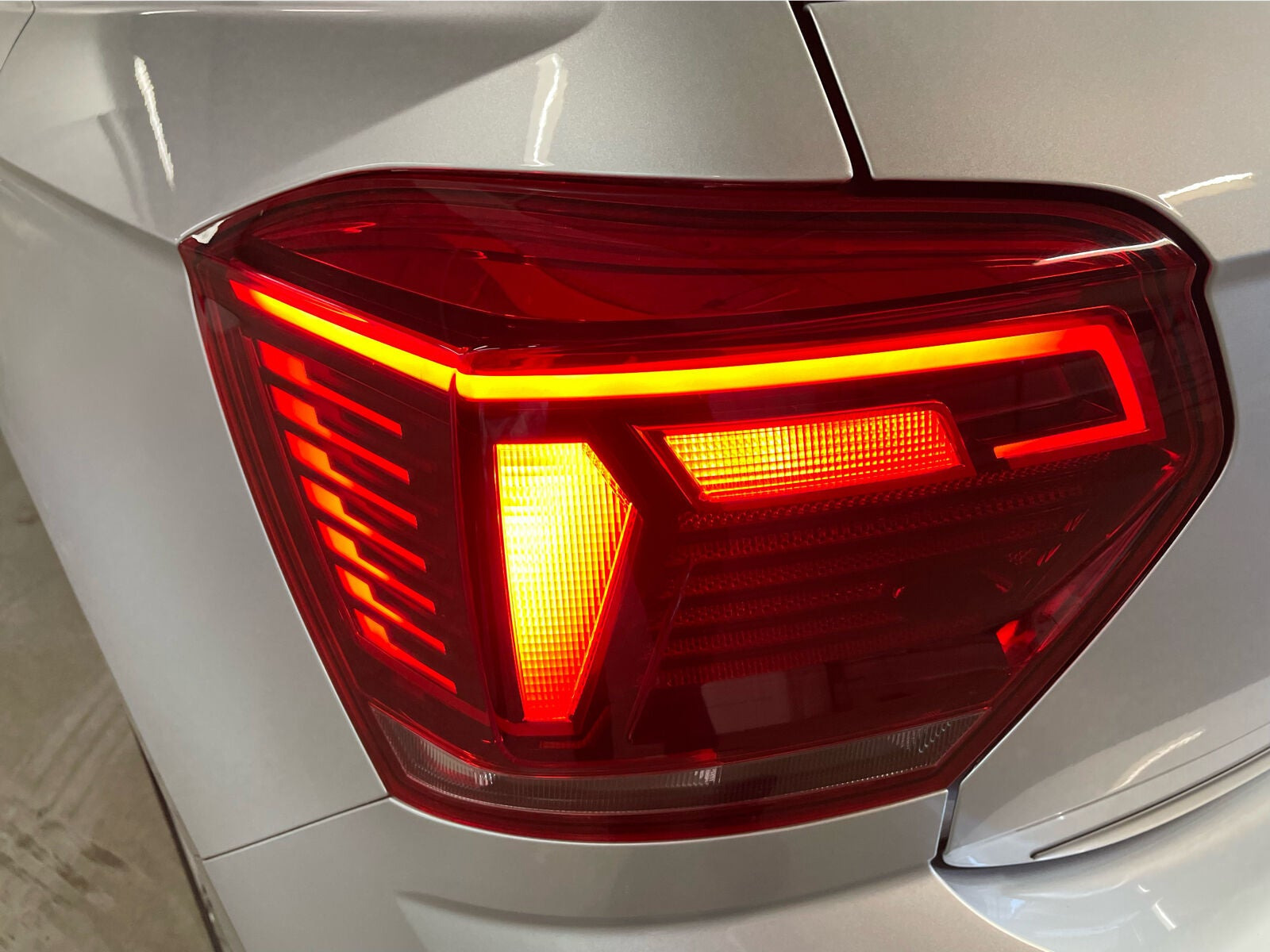 Sølv VW Polo fra 2020