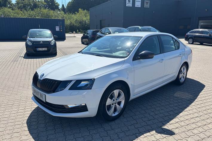 Hvid Skoda Octavia fra 2020