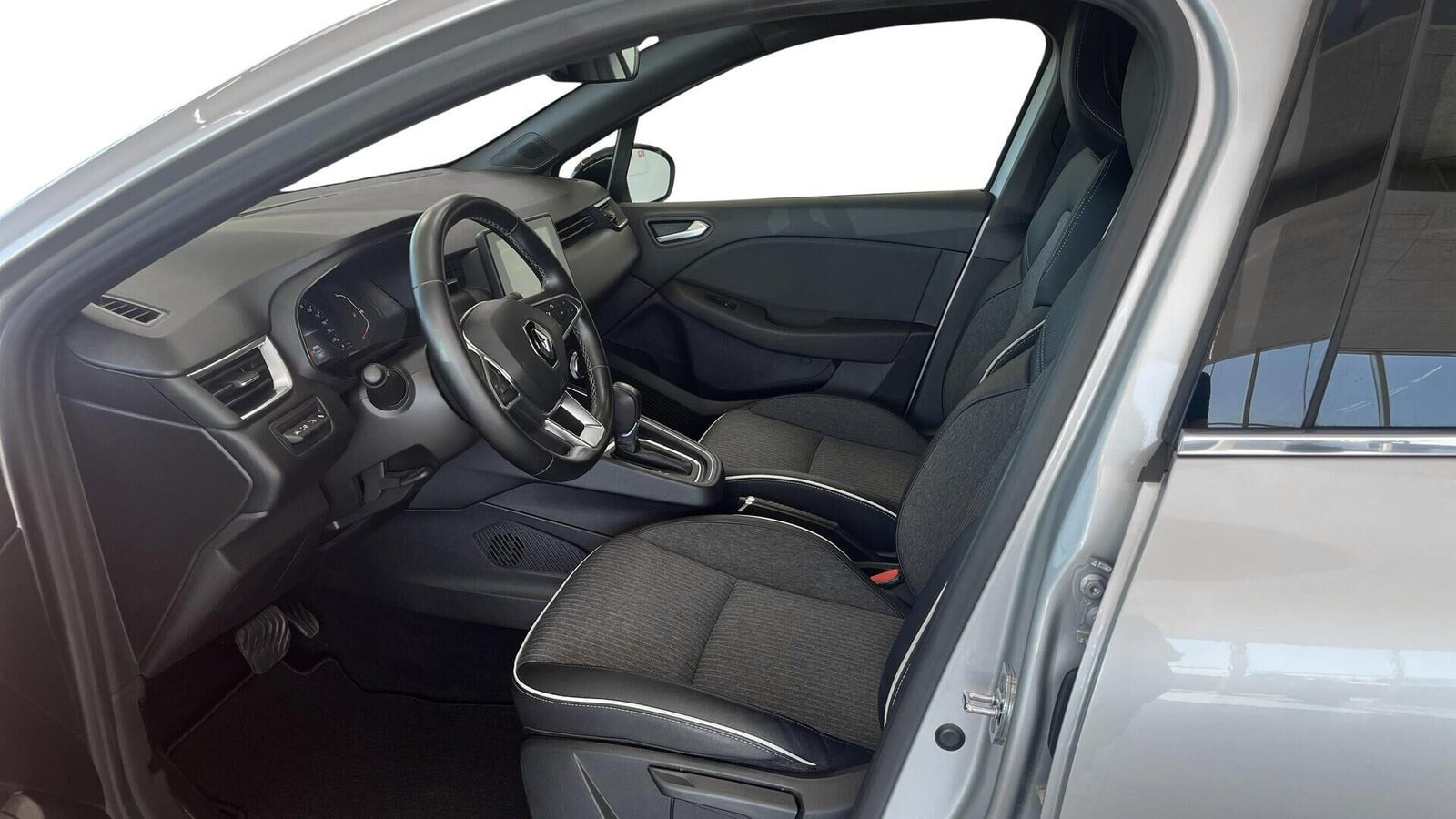 Sølv Renault Clio V fra 2022