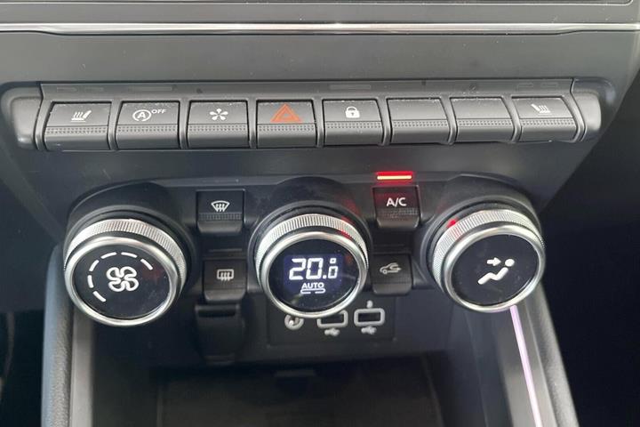 Sølv Renault Clio V fra 2022